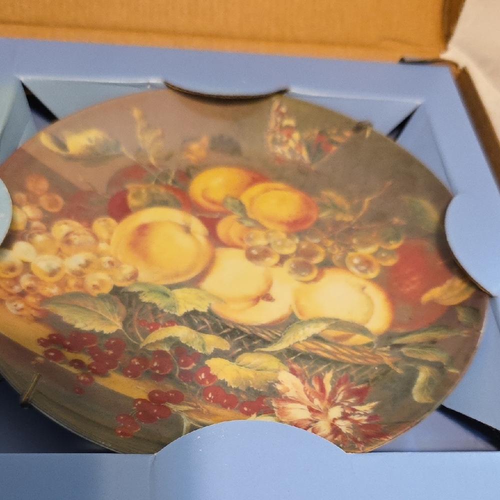Classic Treasures Porcelain Collector Plates - Multicolor - Picture 9 of 9